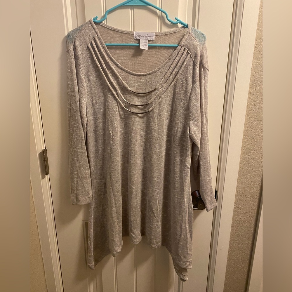 Fashion Avenue XL Sweater Top Lightweight Sheer 3/4 Sleeve Shirt Shark Bite